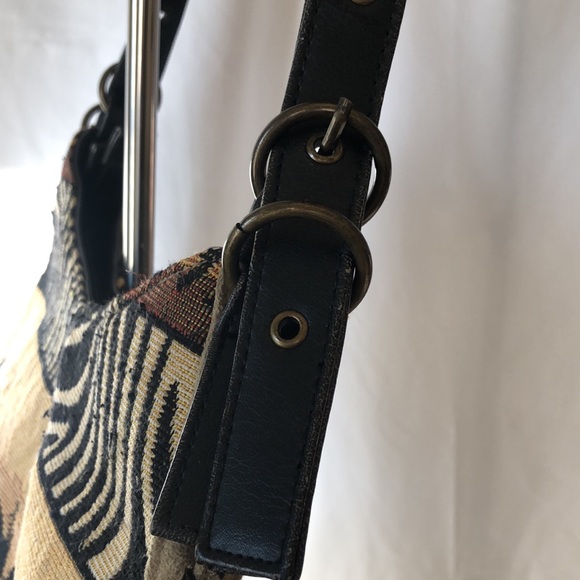 Unique Animal jungle print canvas shoulder handbag. - Picture 6 of 12